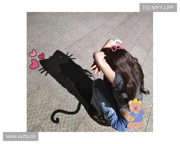 凯蒂莱德基休息日光鲜到离谱，普通泳池边根本看不到她的影子