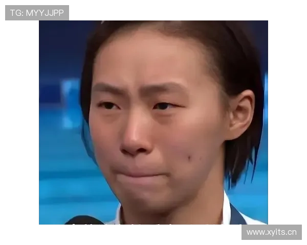 陈芋汐训练间隙吃泡面，这种世界冠军的生活我真没想到！